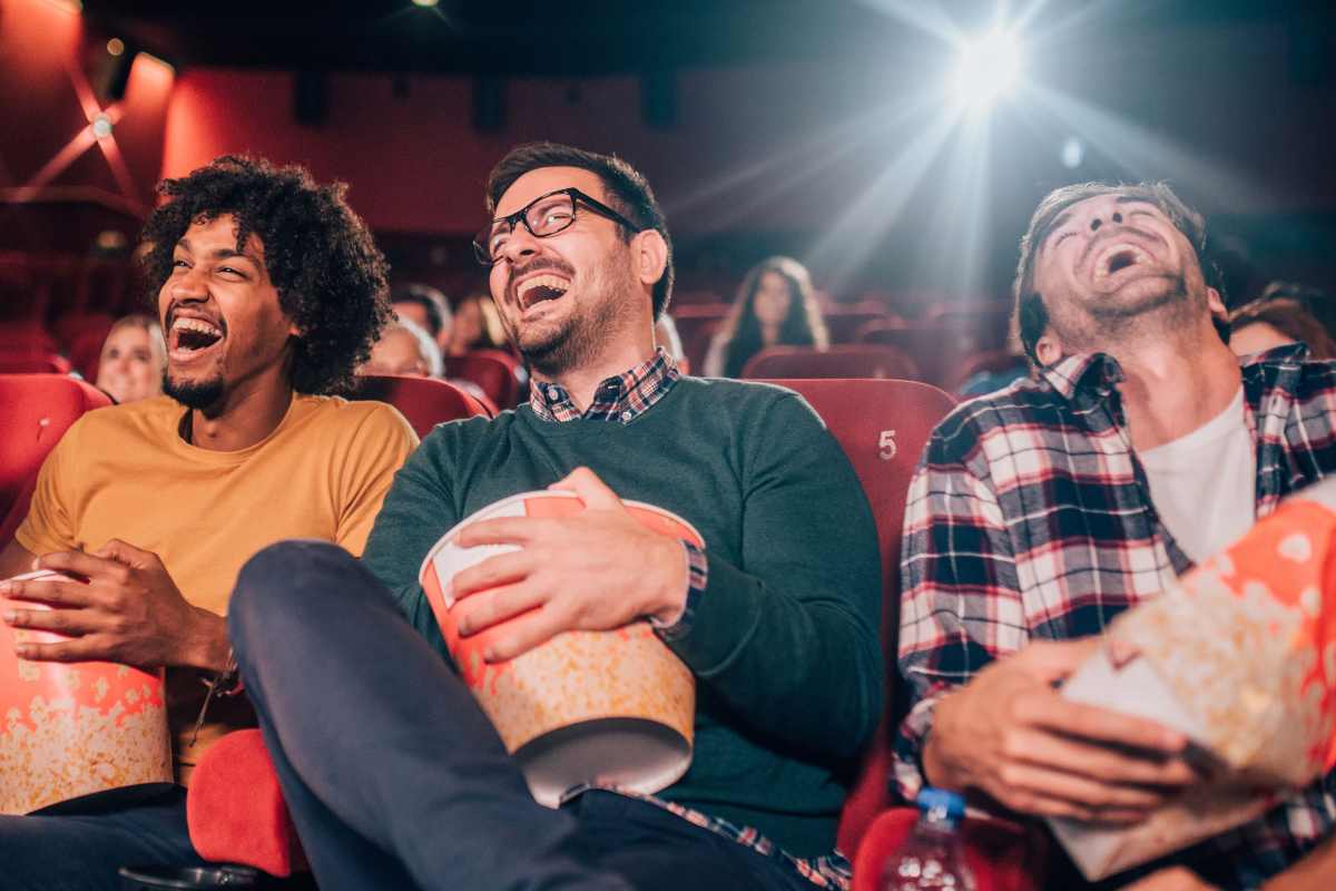 Ragazzi si divertono al cinema